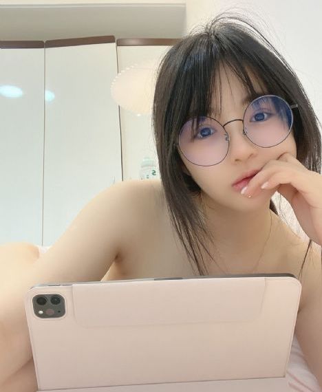 欧美透明大图皮肤_1080免费观看最新