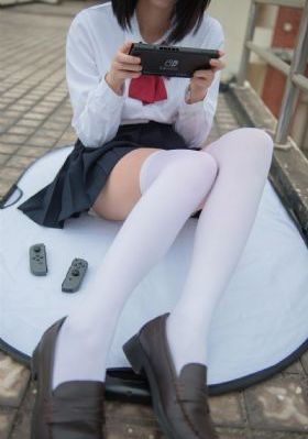 日韩制服巨乳小说_4K超清在线观看