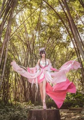 尤物娇妻翘臀疯狂迎合小说_免费高清日本成人在线
